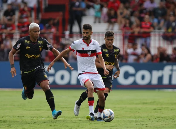 Atlético-GO empata e garante acesso com derrota do América-MG