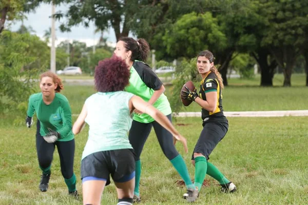 Crescimento do futebol americano no Brasil gera interesse do público feminino no DF