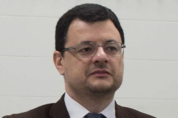 Imagem colorida mostra o ex-professor da Unesp Rafael Salatini de Almeida. Metrópoles