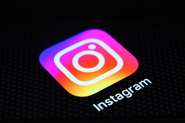 Imagem mostra ícone da rede social Instagram - Metrópoles