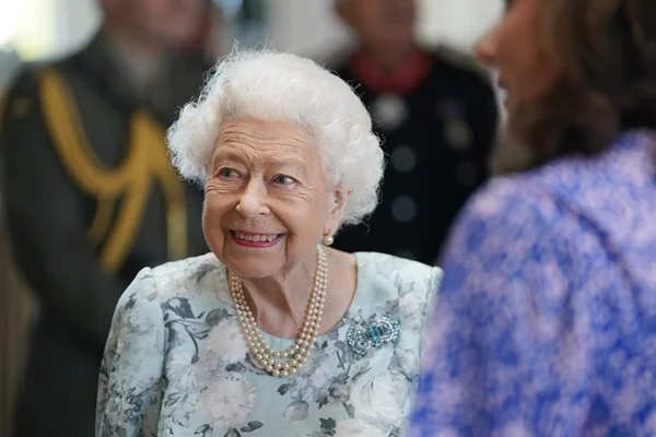 Elizabeth era única liberada a dirigir sem habilitação no Reino Unido