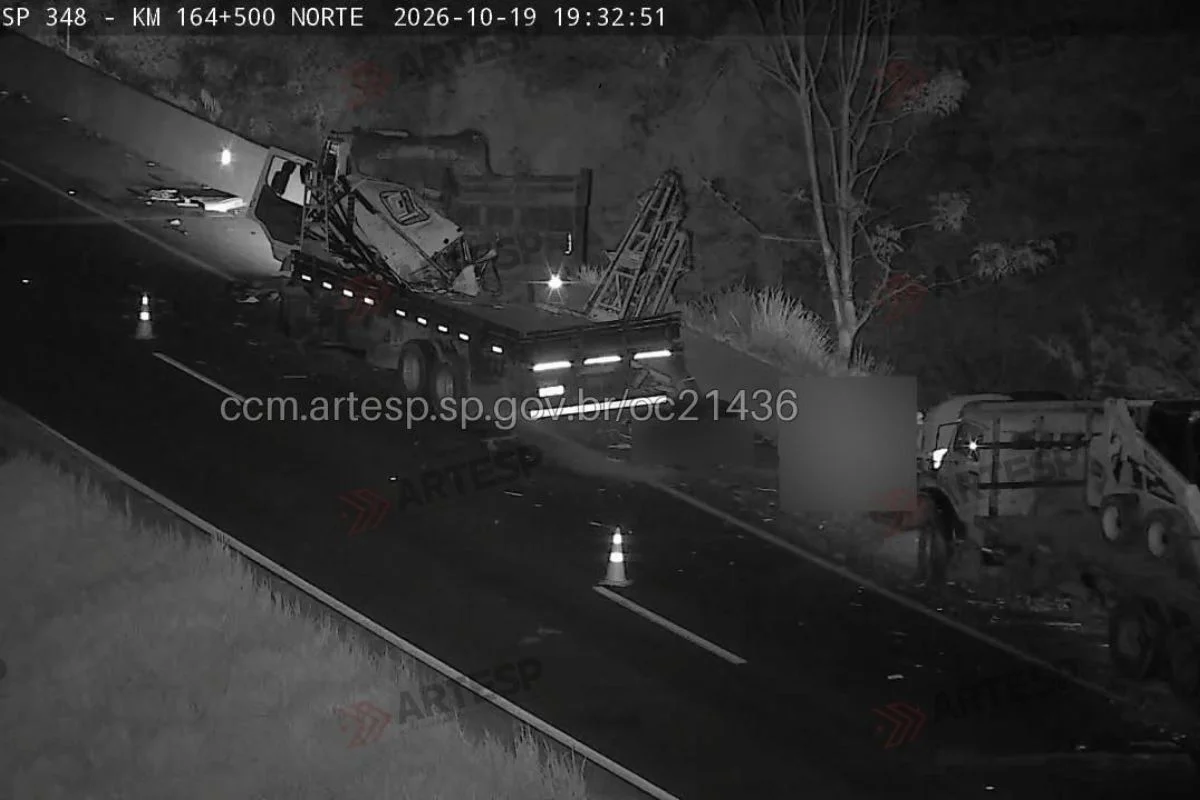 Caminhoneiro para em acostamento para ajudar colega e morre atropelado Caminhoneiro para em acostamento para ajudar colega e morre atropelado
