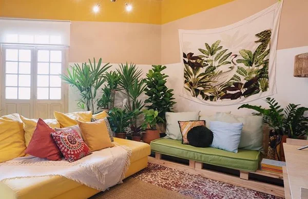 Bandeiras e cangas substituem quadros na decoração. Veja inspirações