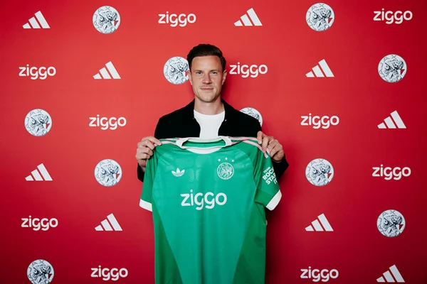 Ajax anuncia a contratação do goleiro Ter Stegen por empréstimo