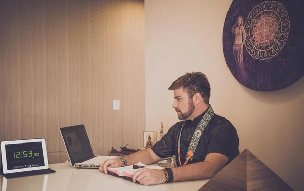 Ricardo Muri, astrólogo das celebridades