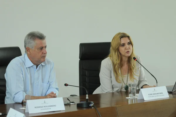Sem a participação do secretário, Rollemberg reúne equipe de Saúde e cobra explicações