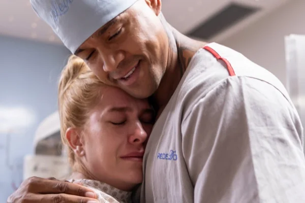 Lore Improta relembra trauma no parto de 15 horas de Levi, 2º filho com Léo Santana