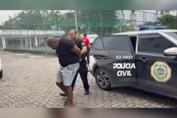 Chefe da cobrança da milícia no RJ, “Café” é preso com arma e carro roubado