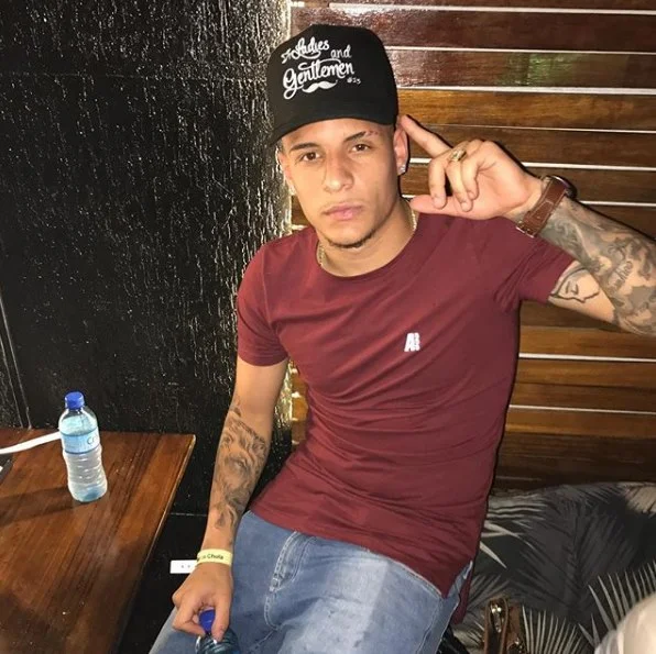 Os seguidores acreditam que ele queria mandar as fotos para amigos Os seguidores acreditam que ele queria mandar as fotos para amigos