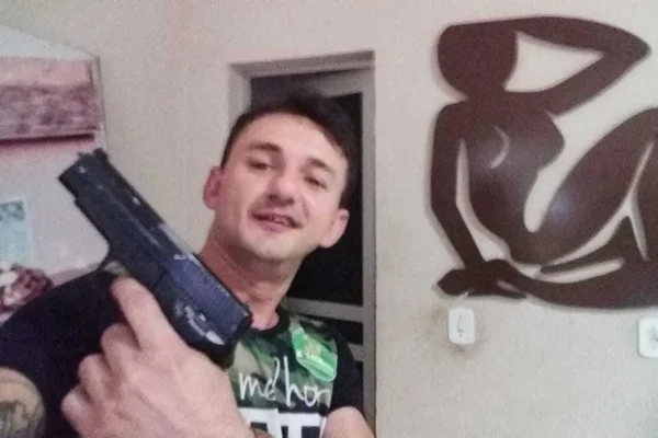 PM mata homem que exibiu arma em carreata após vitória de Bolsonaro
