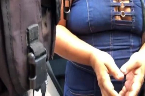 Mulher suspeita de matar homem e acusá-lo de estupro ganha liberdade