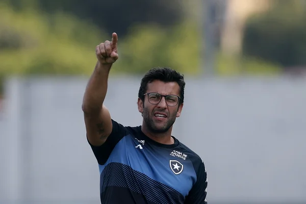 Valentim prevê Grêmio forte contra Botafogo, apesar da eliminação