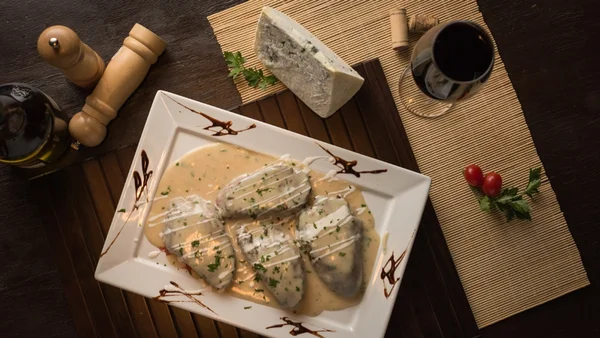 Filé ao molho de gorgonzola