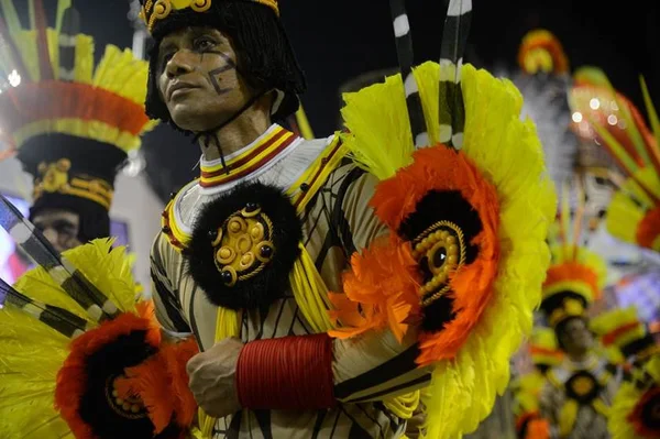 No Rio, Imperatriz Leopoldinense e Império Serrano são rebaixadas