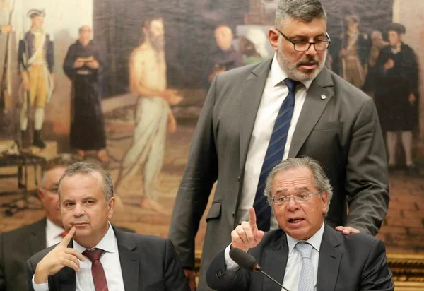 Em crise com o PSL, Frota “cai” da coordenação na reforma tributária
