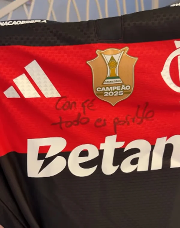 Arrascaeta surpreende influencer com doença rara ao doar itens autografados - destaque galeria Arrascaeta surpreende influencer com doença rara ao doar itens autografados - destaque galeria