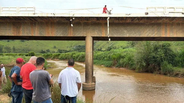 Idoso cai de Ponte em Muriaé