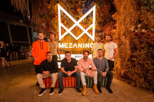 Evento para convidados marca a abertura do bar Mezanino na Torre de TV
