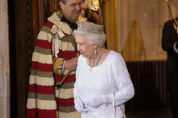 Primo da rainha Elizabeth II confessa ter violentado jovem de 26 anos
