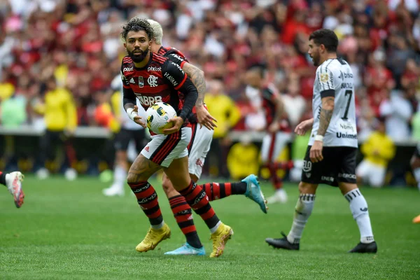 Nervoso? Após expulsão, Gabigol arruma confusão no Rock in Rio