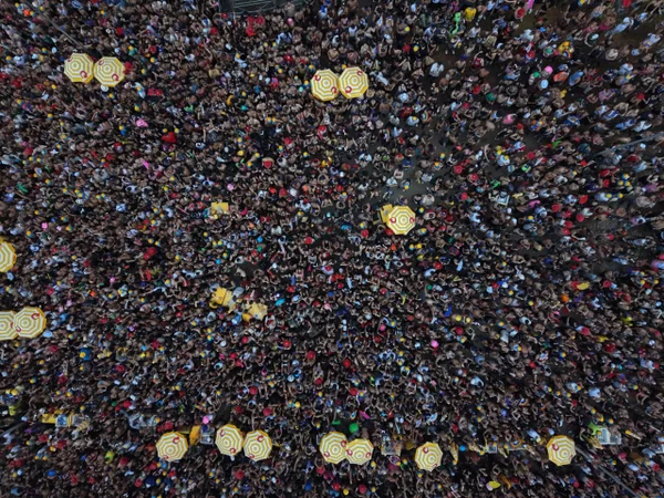 Imagem aérea mostra multidão no bloco da cantora Pablo Vittar, no Ibirapuera