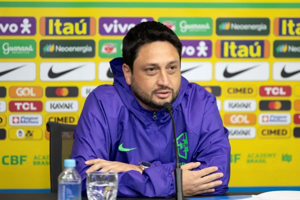 Arthur Elias, técnico da Seleção Brasileira feminina divulga lista de convocadas - Metrópoles