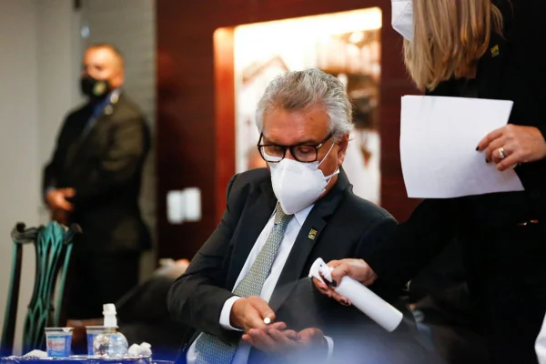 governador de goiás, ronaldo caiado, durante anúncio de medidas contra a covid-19