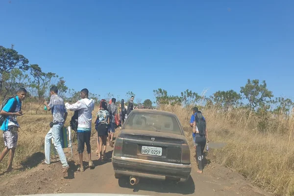 Vídeo: DF Legal e PM encerram festa clandestina que atraiu 600 pessoas