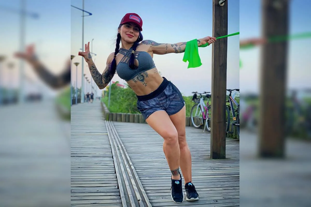A ex-BBB Vanessa Mesquita exibe corpo escultural
A ex-BBB Vanessa Mesquita exibe corpo escultural
