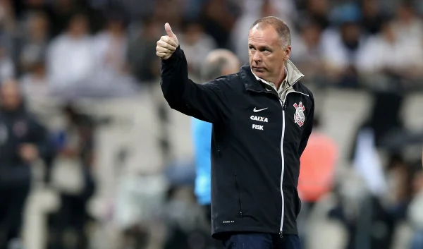 Mano Menezes treinando o Corinthians em 2014 - Metrópoles