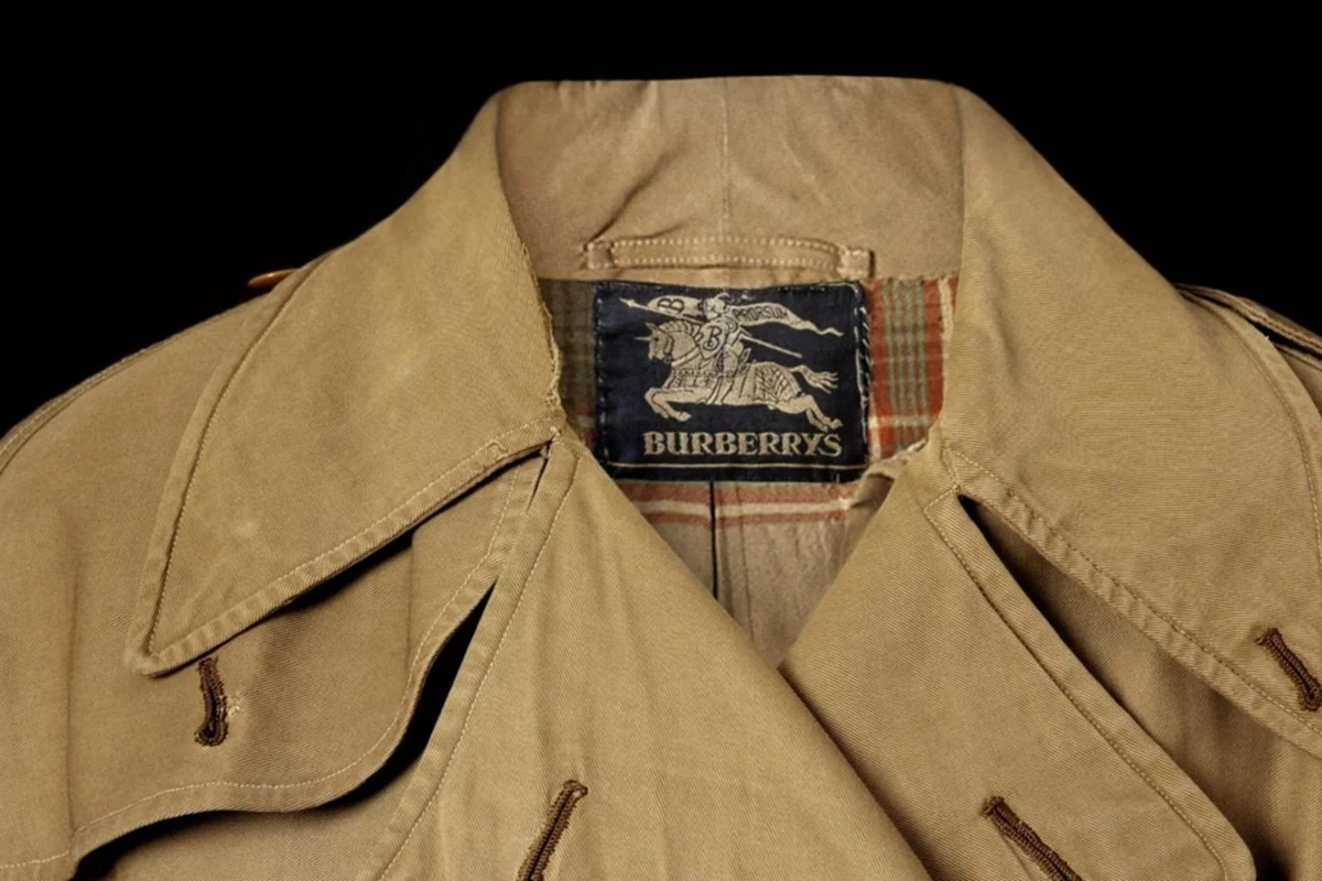 Cavaleiro retornou à identidade visual da Burberry Cavaleiro retornou à identidade visual da Burberry