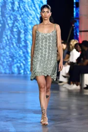 Vestido verde com brilhantes