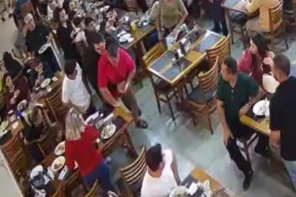 Salão de restaurante onde PM ajuda a desengasgar homem