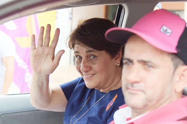 Eliana diz que rebaterá ataques de adversários com “paz e amor”