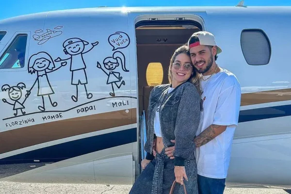 Foto colorida de Virginia e Zé Felipe jato - Metrópoles