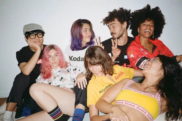 Anos 1990 invadem a collab da Forever 21 com a Kodak