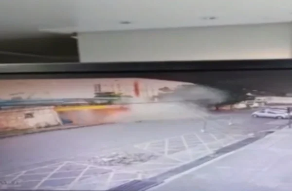 Explosão em restaurante deixa mulher gravemente ferida. Veja vídeo