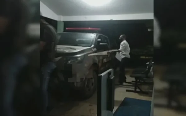 Delegado é afastado após prender médico que o impediu de furar fila em Cavalcante, Goiás