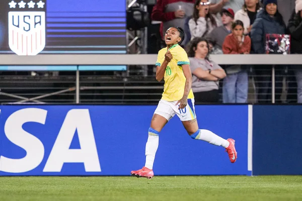 Kerolin marca golaço para a Seleção Feminina contra os EUA. Assista