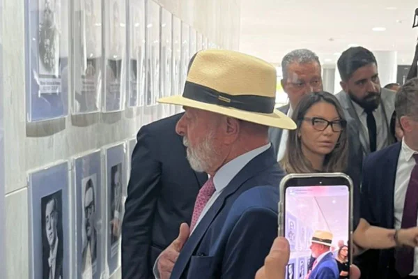 O presidente Lula (PT) na galeria dos presidentes do Planalto -- Metrópoles