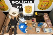Itens apreendidos com o traficante