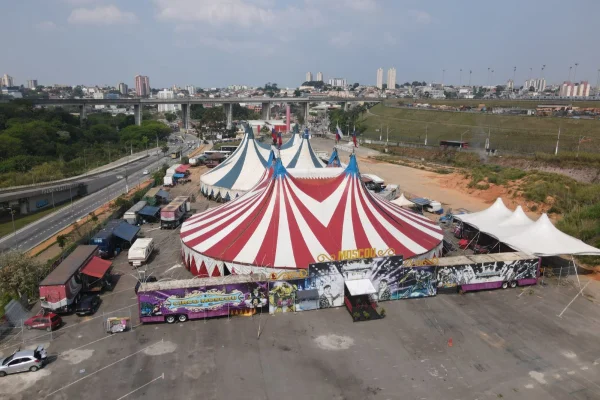 Imagem colorida do Circo Moscou Internacional