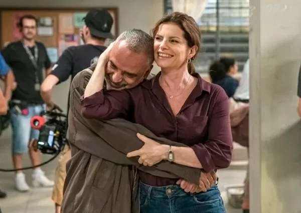 Hélio (Angelo Antonio) e Lúcia (Débora Bloch) em Segunda Chamada