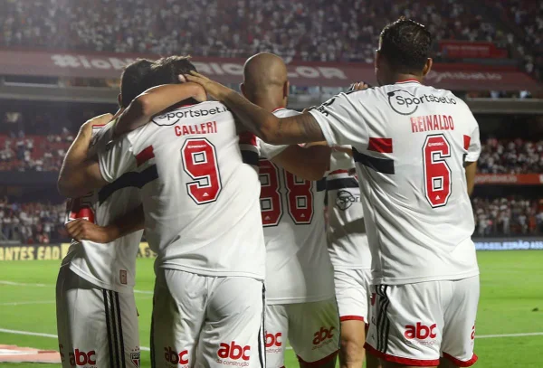 Felipe Alves brilha, Luan decide no fim e São Paulo bate Atlético-GO
