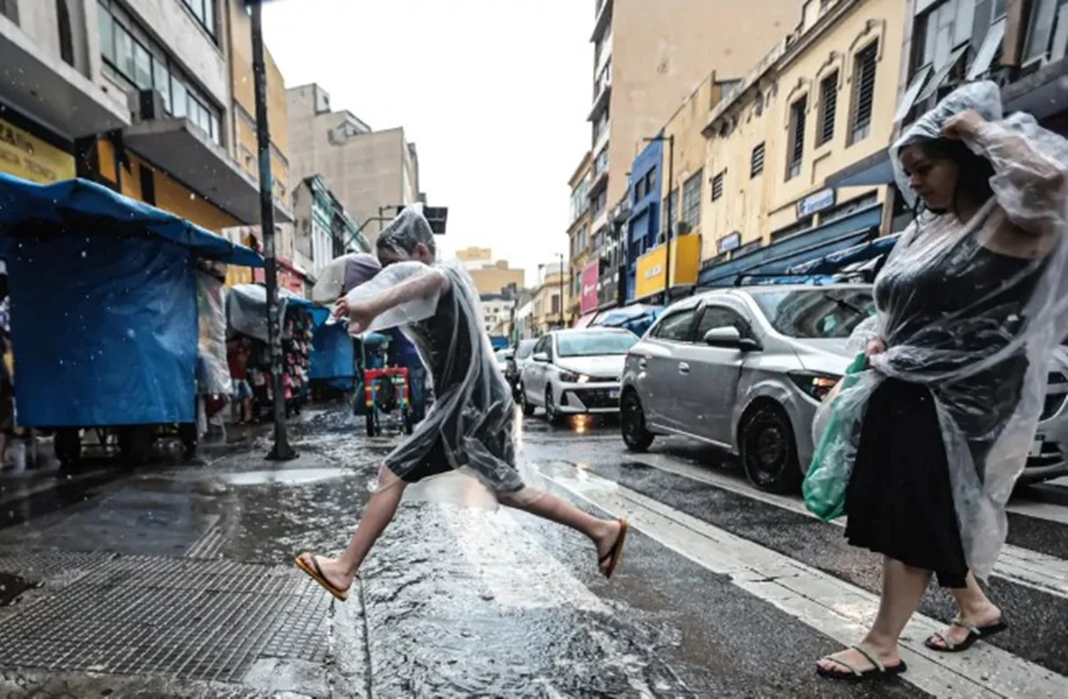 Clima: frente fria atinge Sul; ar seco domina Centro-Oeste e Sudeste - imagem 1 Clima: frente fria atinge Sul; ar seco domina Centro-Oeste e Sudeste - imagem 1