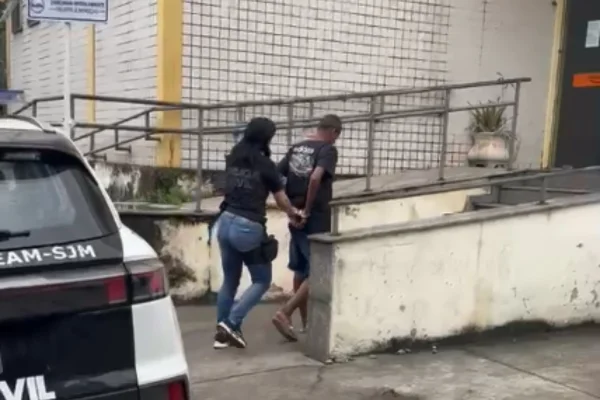 Imagem colorida, Adolescente envolvido em estupro coletivo de menina de 13 anos é apreendido-- Metrópoles
