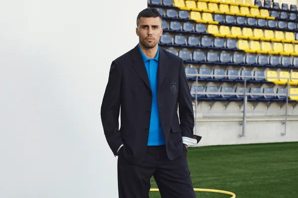 foto com cor. loewe assina trajes esportivos da Seleção Espanhola para Copa do Mundo 2026 - metrópoles