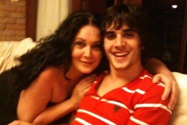 Mãe de Fiuk sobre acompanhar filho no BBB21: “Só durmo quando ele dorme”
