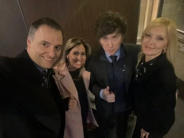 Presidente da Argentina, Javier Milei assume namoro com ex-vedete