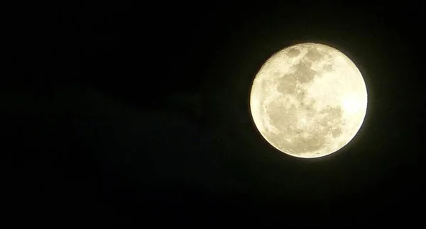 Internautas clicam a superlua em todos os cantos do país